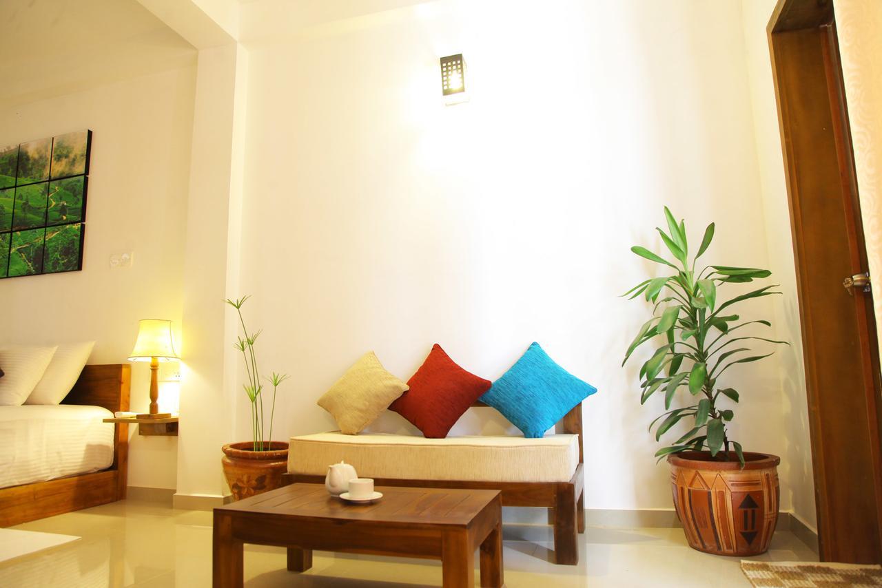 Rohini Residence Airport Transit Hotel كاتوناياكى المظهر الخارجي الصورة
