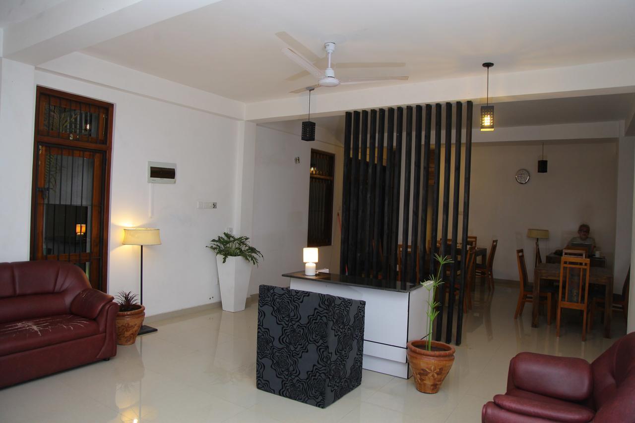 Rohini Residence Airport Transit Hotel كاتوناياكى المظهر الخارجي الصورة