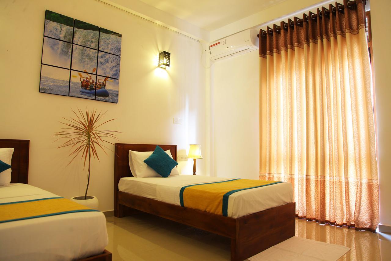 Rohini Residence Airport Transit Hotel كاتوناياكى المظهر الخارجي الصورة