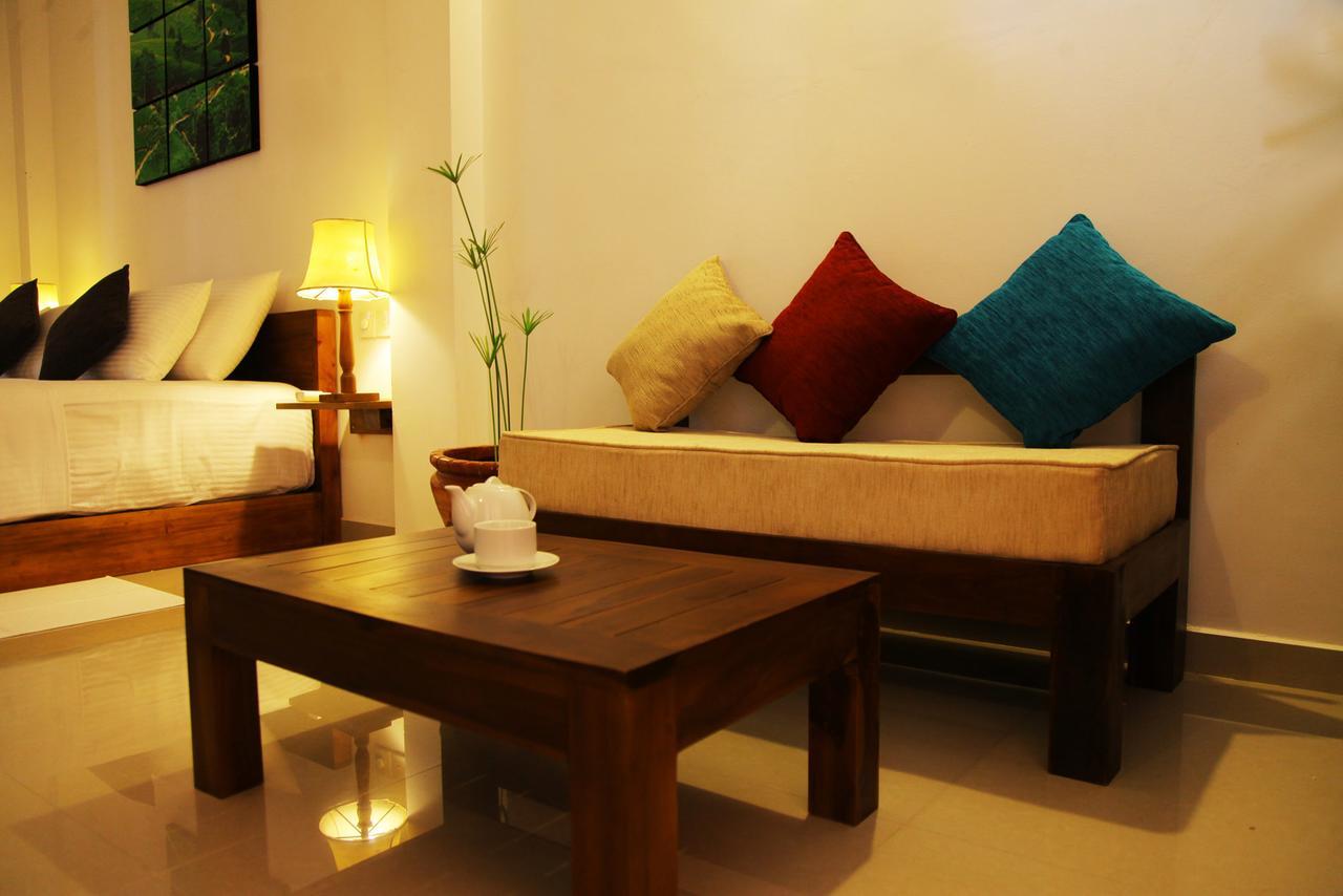 Rohini Residence Airport Transit Hotel كاتوناياكى المظهر الخارجي الصورة