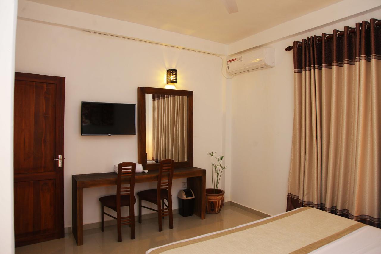 Rohini Residence Airport Transit Hotel كاتوناياكى المظهر الخارجي الصورة