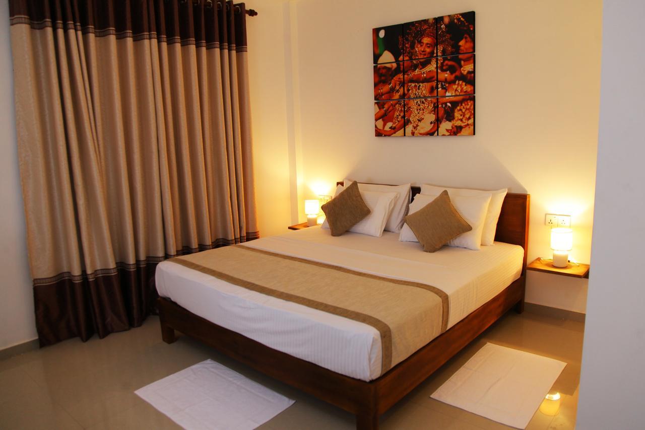 Rohini Residence Airport Transit Hotel كاتوناياكى المظهر الخارجي الصورة