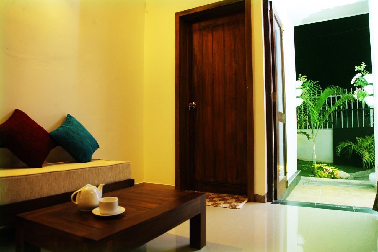 Rohini Residence Airport Transit Hotel كاتوناياكى المظهر الخارجي الصورة