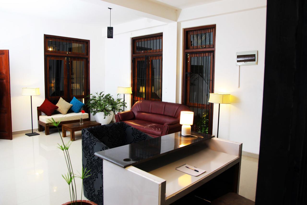 Rohini Residence Airport Transit Hotel كاتوناياكى المظهر الخارجي الصورة