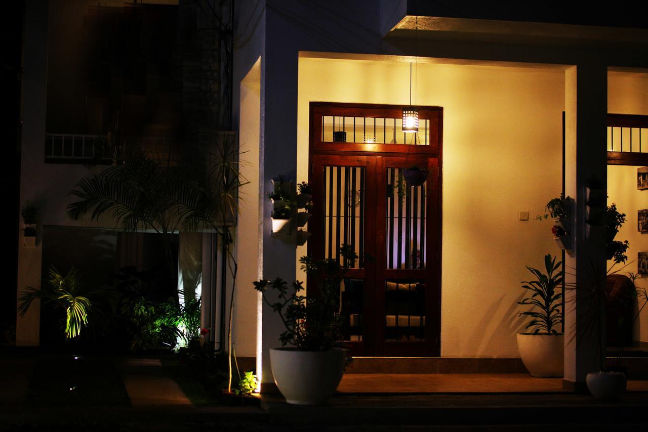 Rohini Residence Airport Transit Hotel كاتوناياكى المظهر الخارجي الصورة