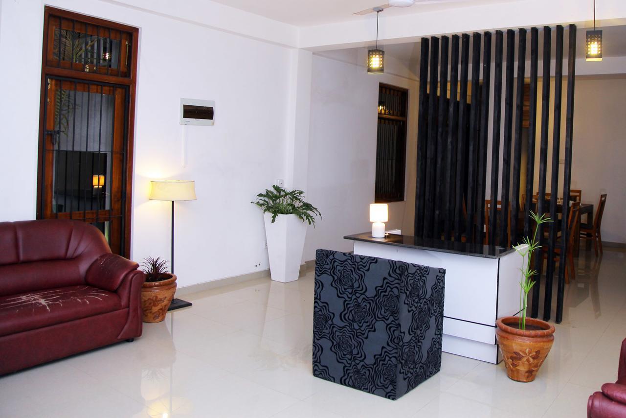 Rohini Residence Airport Transit Hotel كاتوناياكى المظهر الخارجي الصورة