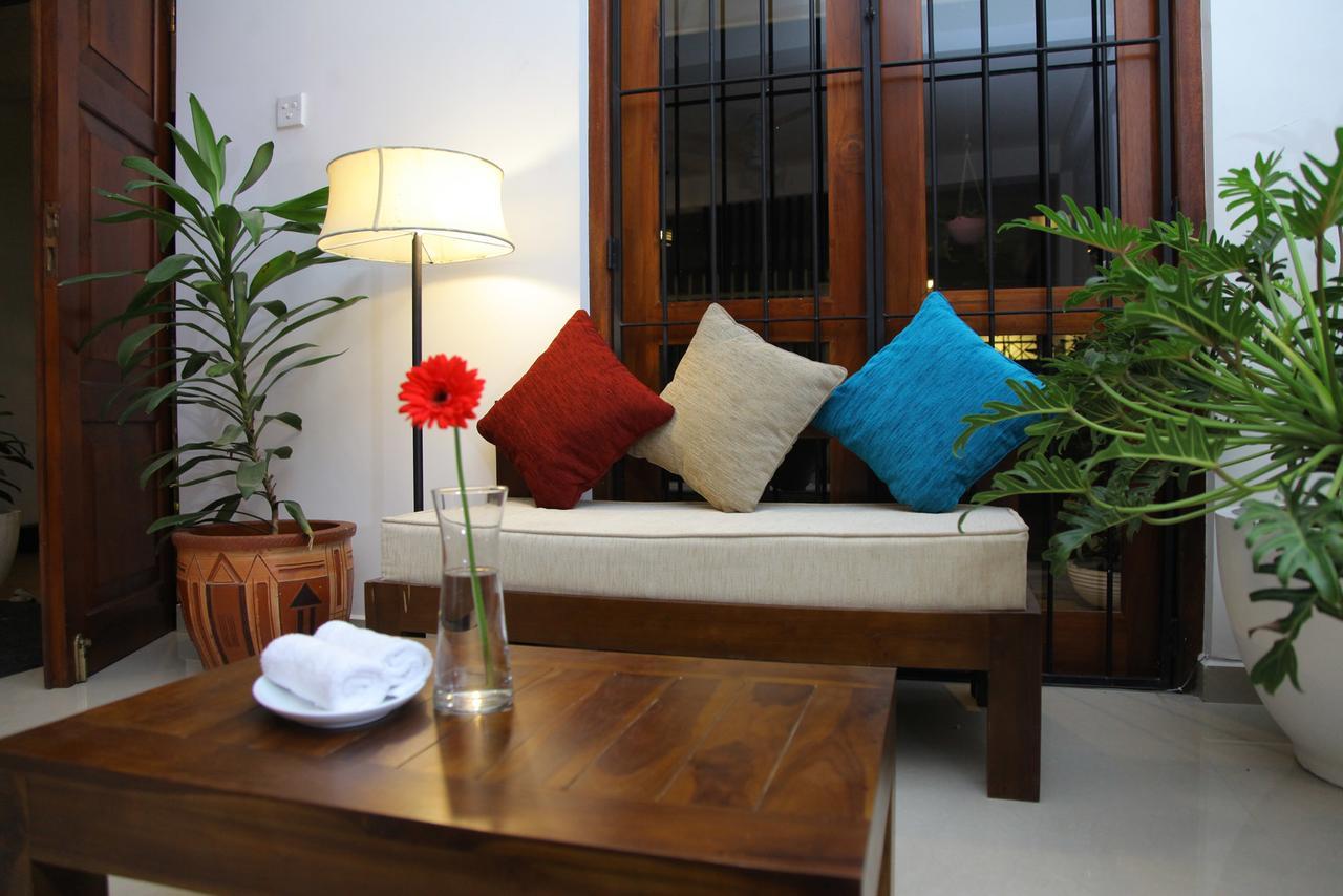 Rohini Residence Airport Transit Hotel كاتوناياكى المظهر الخارجي الصورة