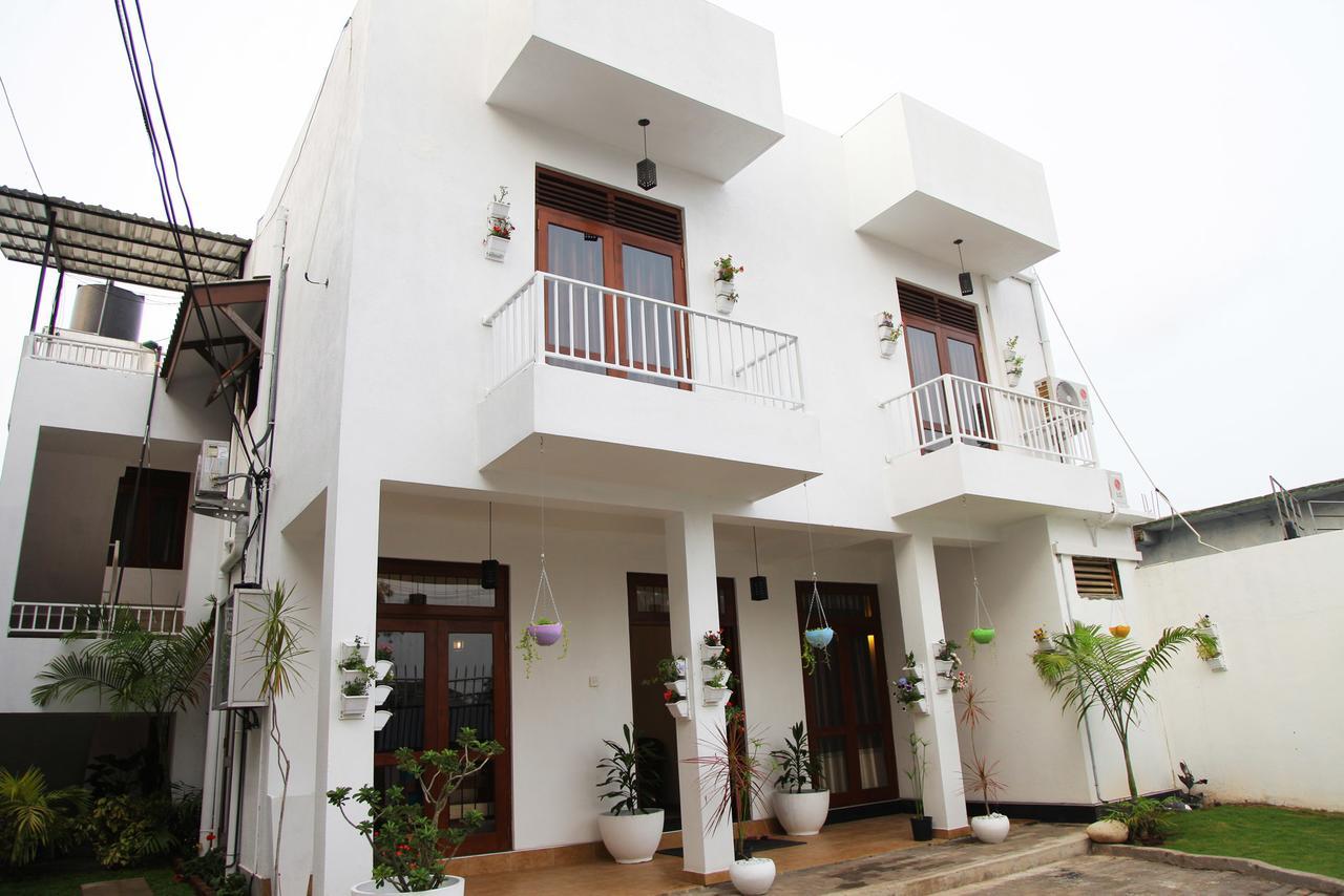 Rohini Residence Airport Transit Hotel كاتوناياكى المظهر الخارجي الصورة