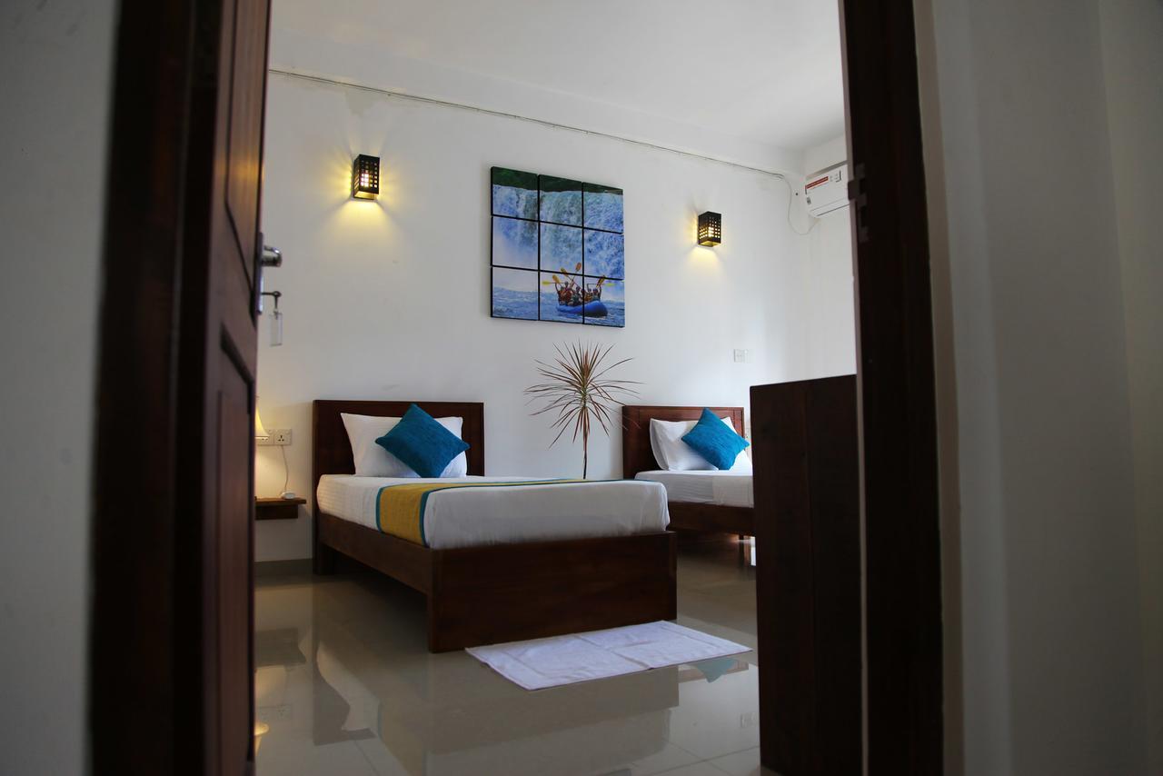 Rohini Residence Airport Transit Hotel كاتوناياكى المظهر الخارجي الصورة