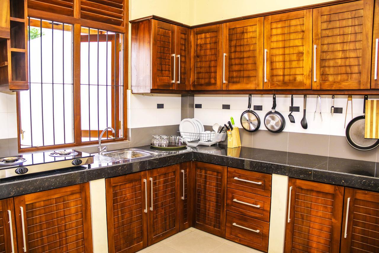Rohini Residence Airport Transit Hotel كاتوناياكى المظهر الخارجي الصورة