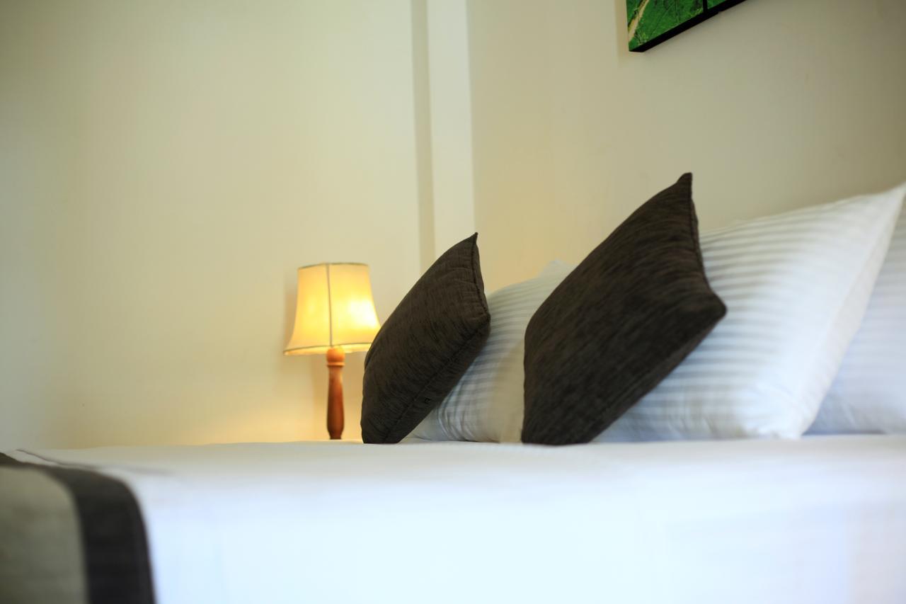 Rohini Residence Airport Transit Hotel كاتوناياكى المظهر الخارجي الصورة