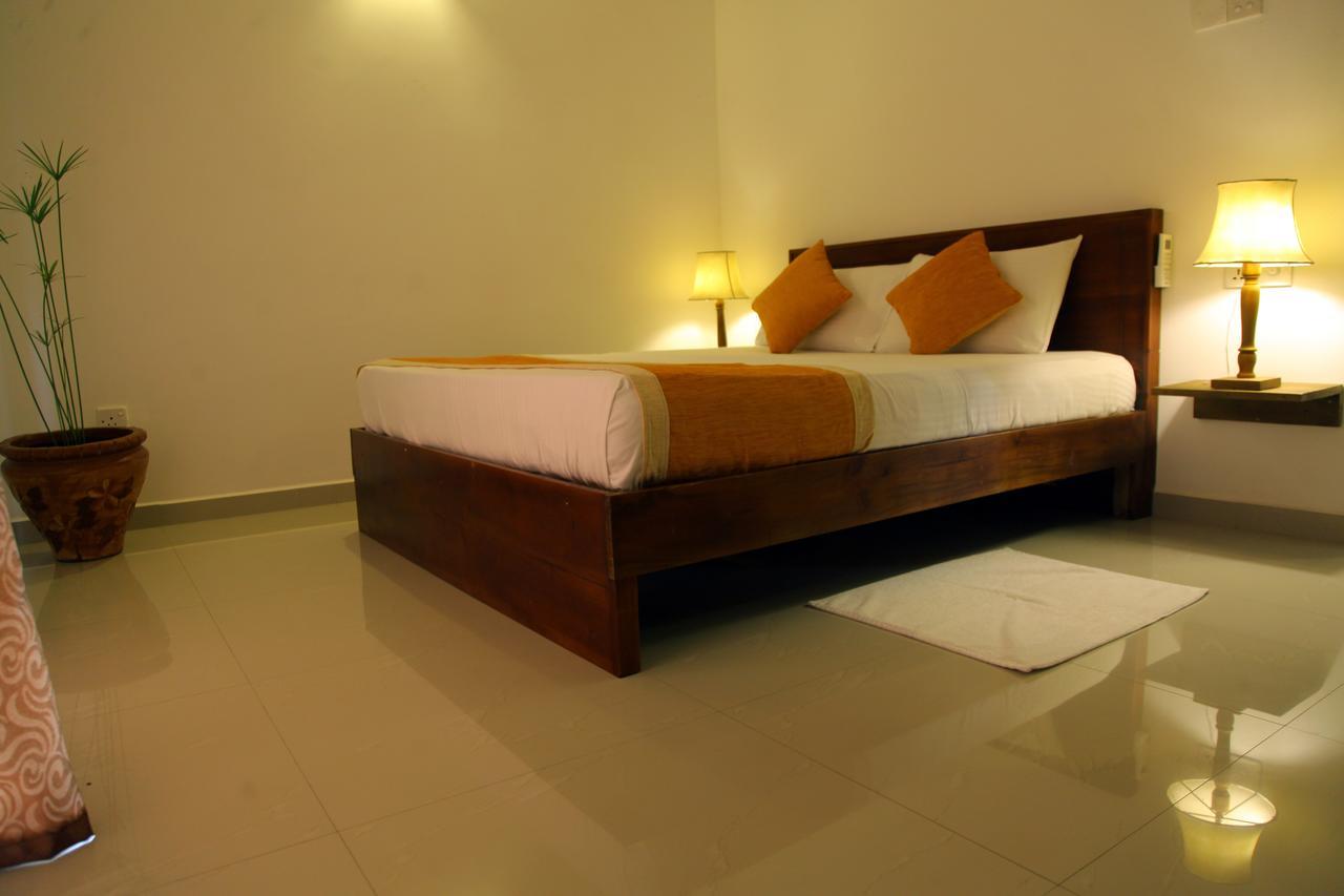 Rohini Residence Airport Transit Hotel كاتوناياكى المظهر الخارجي الصورة