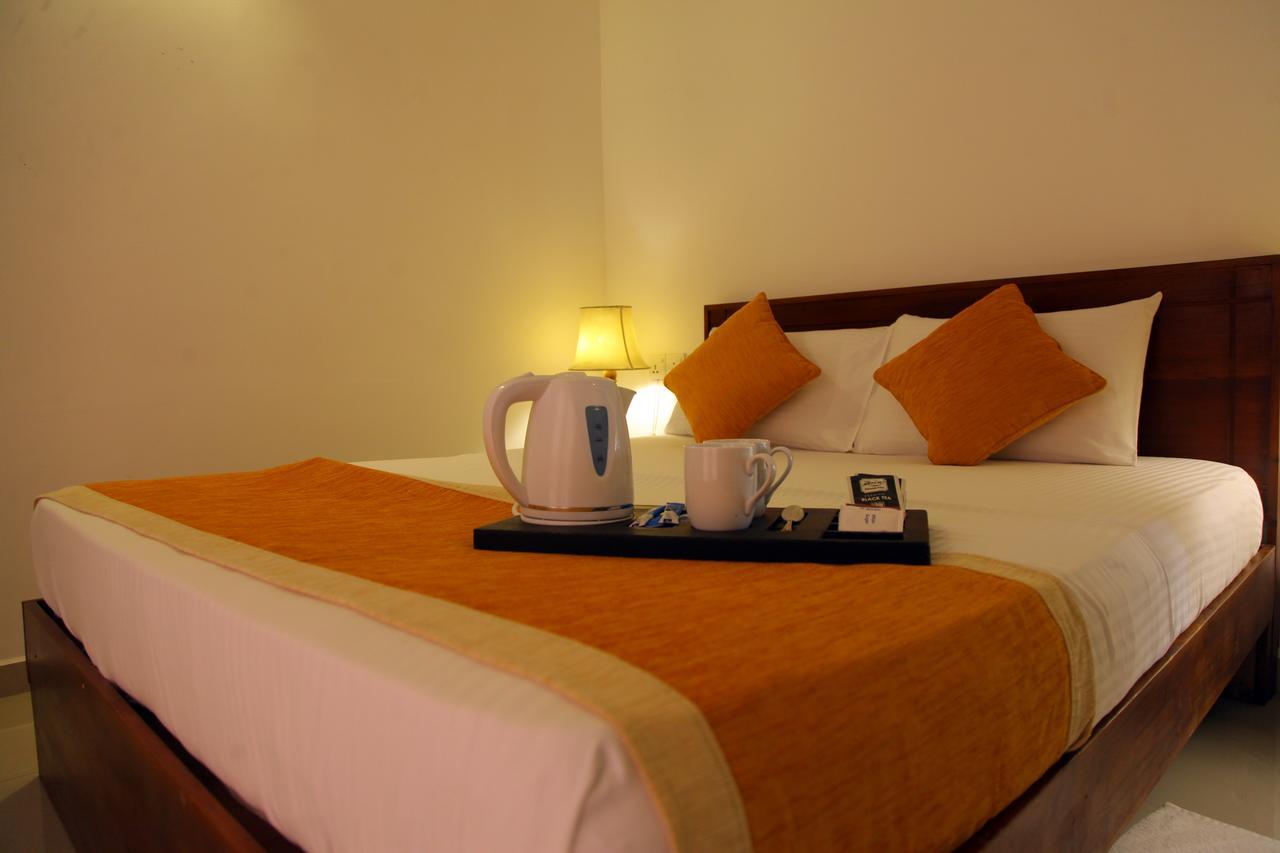 Rohini Residence Airport Transit Hotel كاتوناياكى المظهر الخارجي الصورة