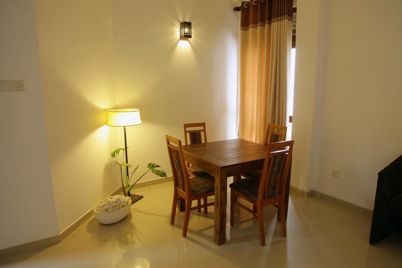 Rohini Residence Airport Transit Hotel كاتوناياكى المظهر الخارجي الصورة