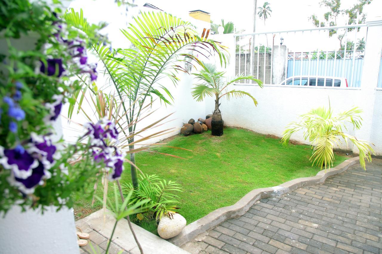 Rohini Residence Airport Transit Hotel كاتوناياكى المظهر الخارجي الصورة